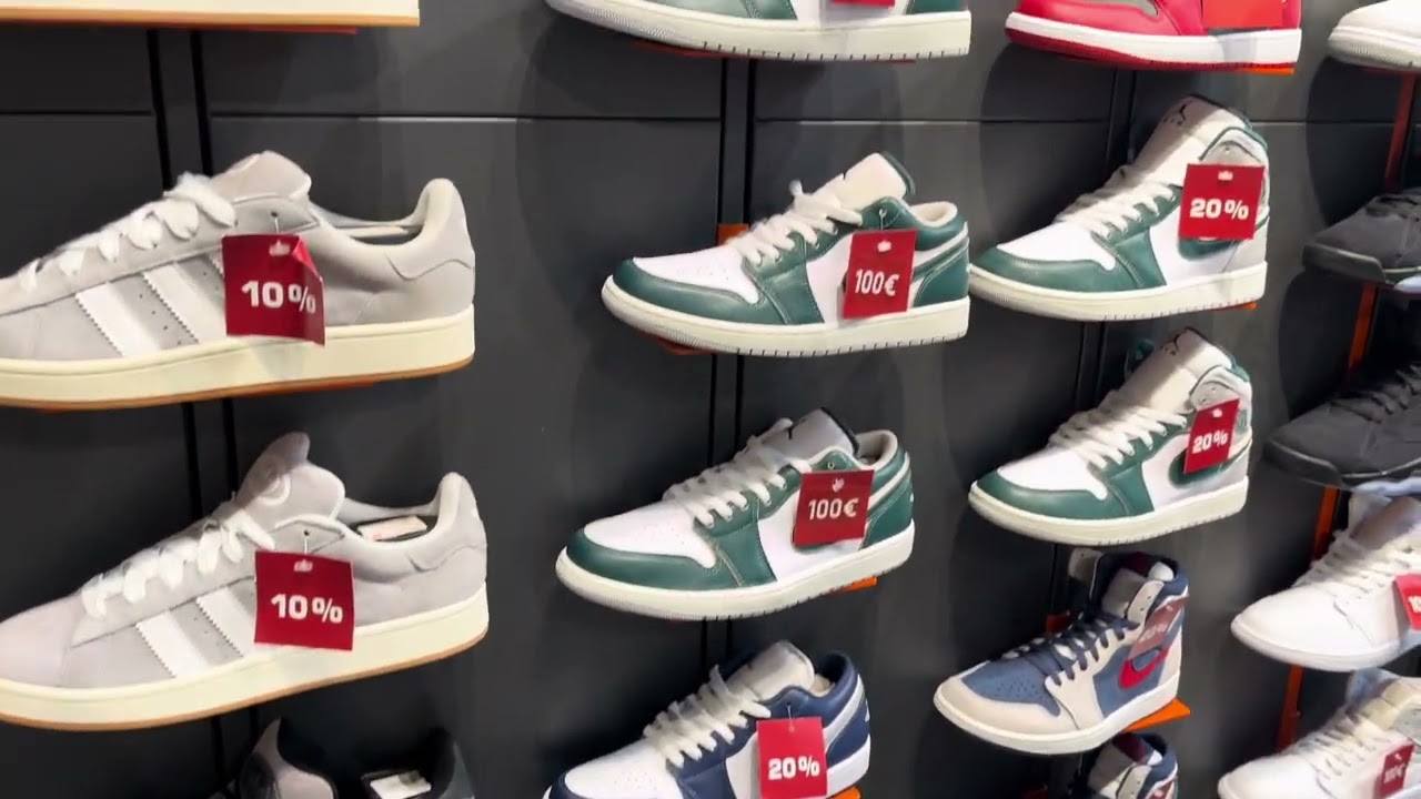 لن تصدق الأسعار في Black Friday - جولة في محلات الملابس في إيطاليا 🇮🇹