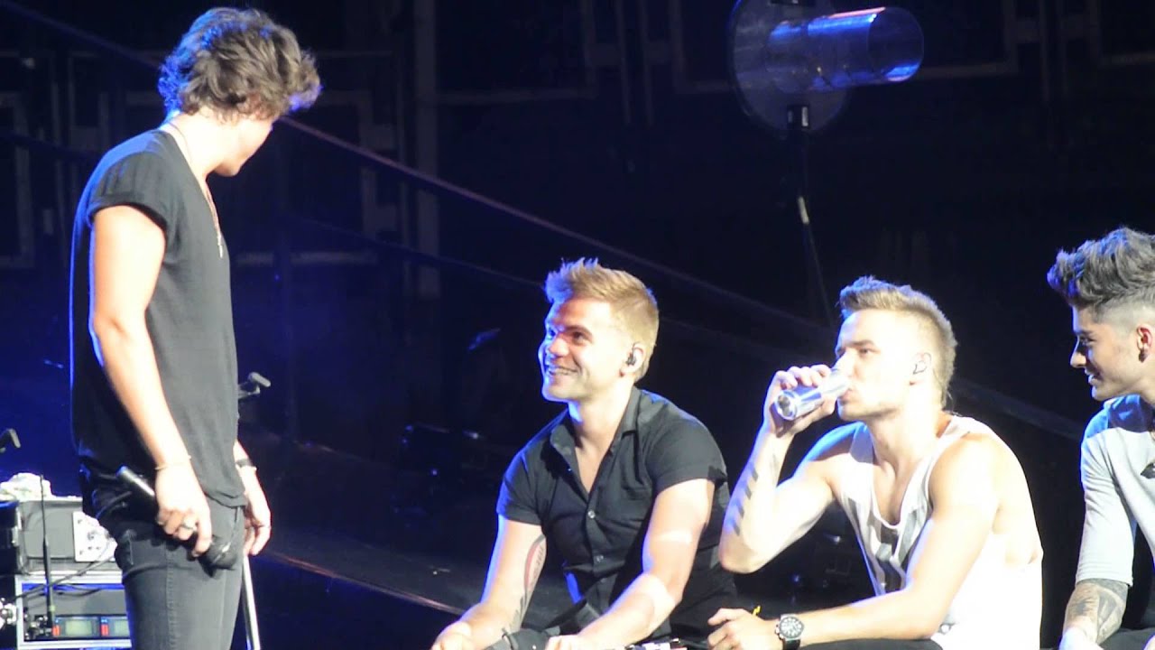 Harry Styles candy thong and Niall talking