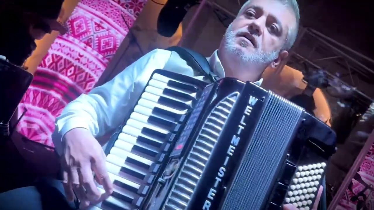 Adi Cristescu 🌙 Luna Band - Cine seamana cu mine / C-o damigeana și-un pahar | Nunta