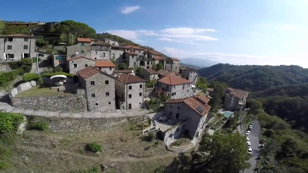 CASTELLO DI VILLA DI TRESANA   LUNINGIANA IT.