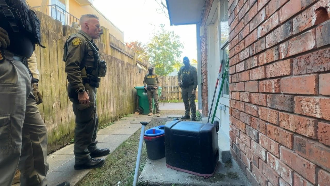 Agentes migratorios abandonan Mineápolis | AFP