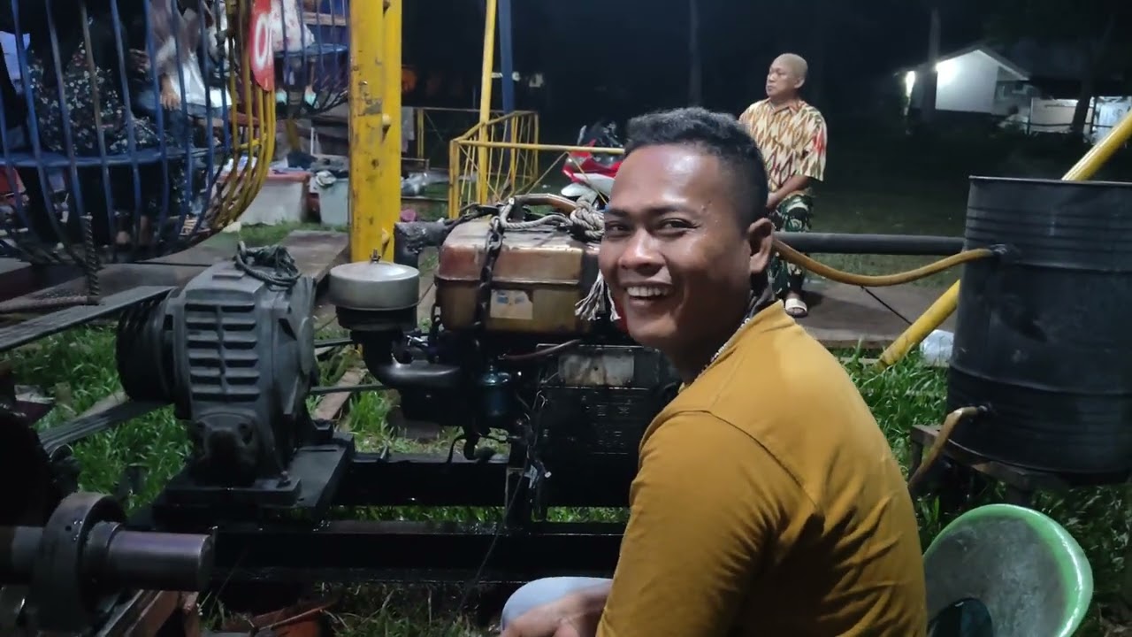 Beginilah Proses Kerja Bianglala di Pasar Malam Aek kanopan