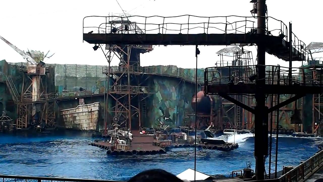 Universal Studios Singapore Waterworld Part 2/3