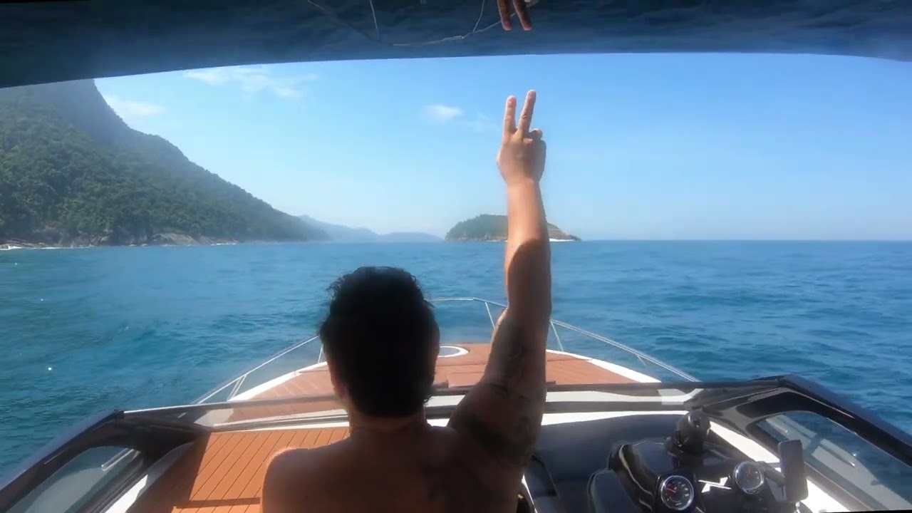 Travessia Ubatuba a Paraty com lancha NX 290 motor de popa