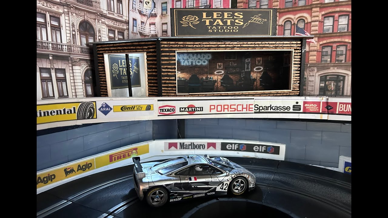Новая сборка на игровом треке, кому-нибудь нужна татуировка? #scalextric #slotcars #scratchbuild