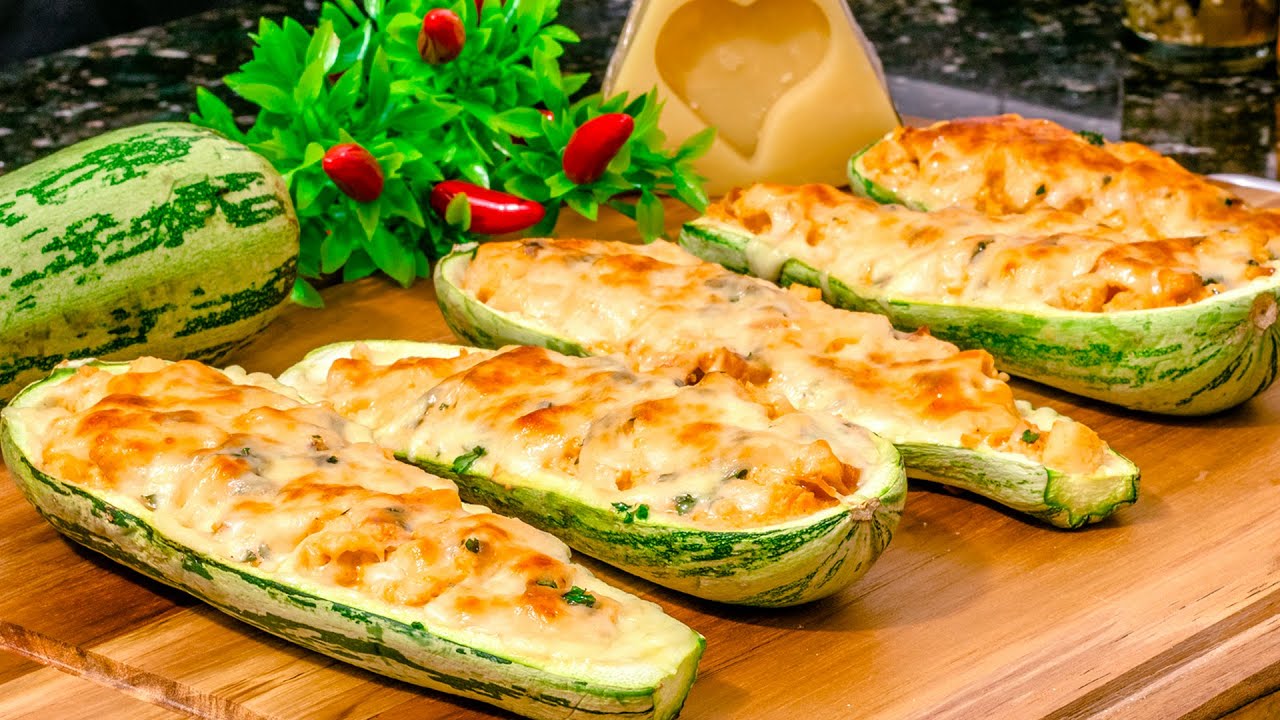 Фаршированные кабачки с курицей и сыром! Легкий и вкусный рецепт!