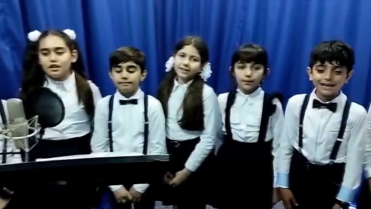 4 cü sinif şagirdlərindən müəlliməsinə surpriz mahnı
