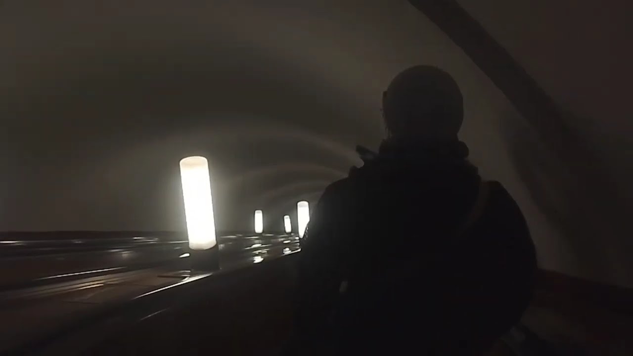 Поездка на метро от Лубянки до Чистых прудов.