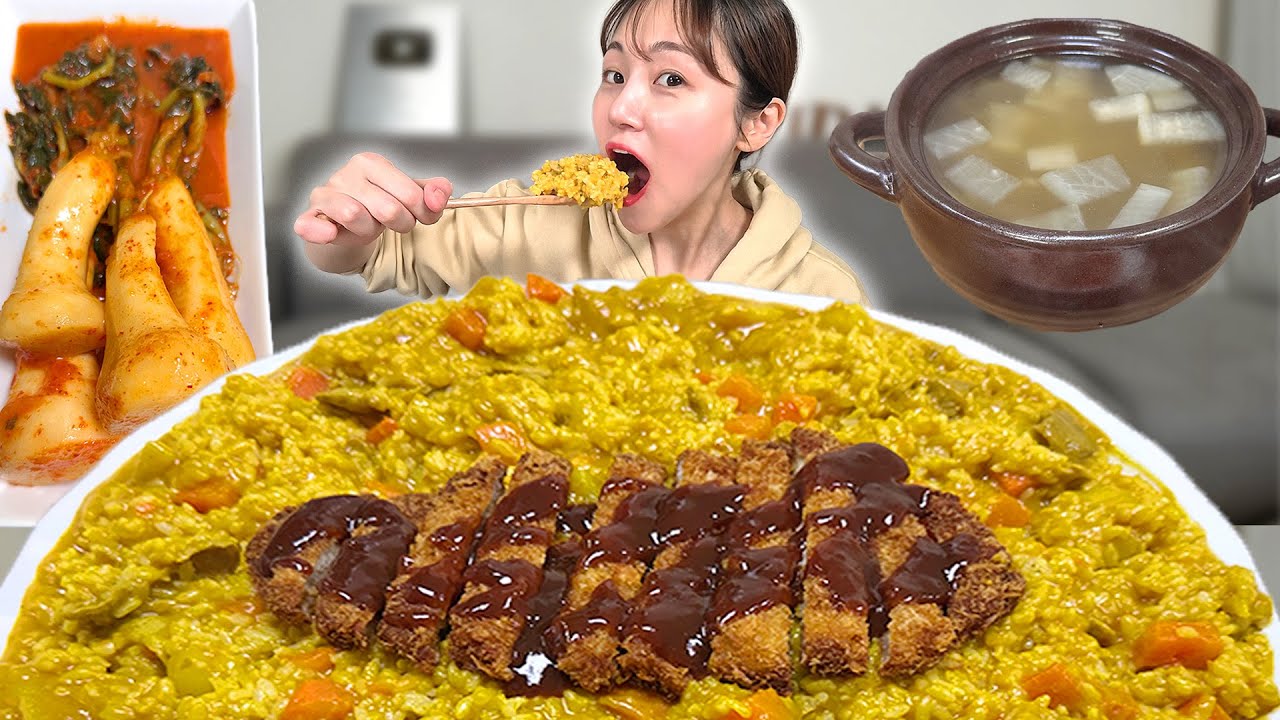 잘 익은 총각김치에 카레 한그릇(?) 뚝딱 해치웠습니다🤣 돈까스 토핑 올려서 오랜만에 먹는 카레 덮밥 먹방! Pork cutlet curry & Kimchi Mukbang