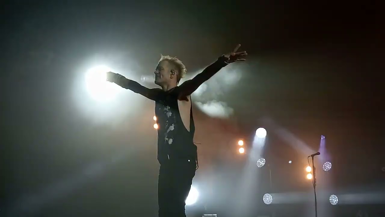 Sum 41 - Makes No Differences (Live At MAINSTAGE Brabanthallen Holland 21-10-2024)