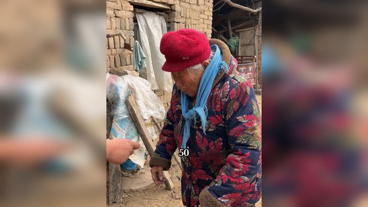 就喜欢去乡下收点土货，看着他们咧嘴笑，我心里也跟着暖。