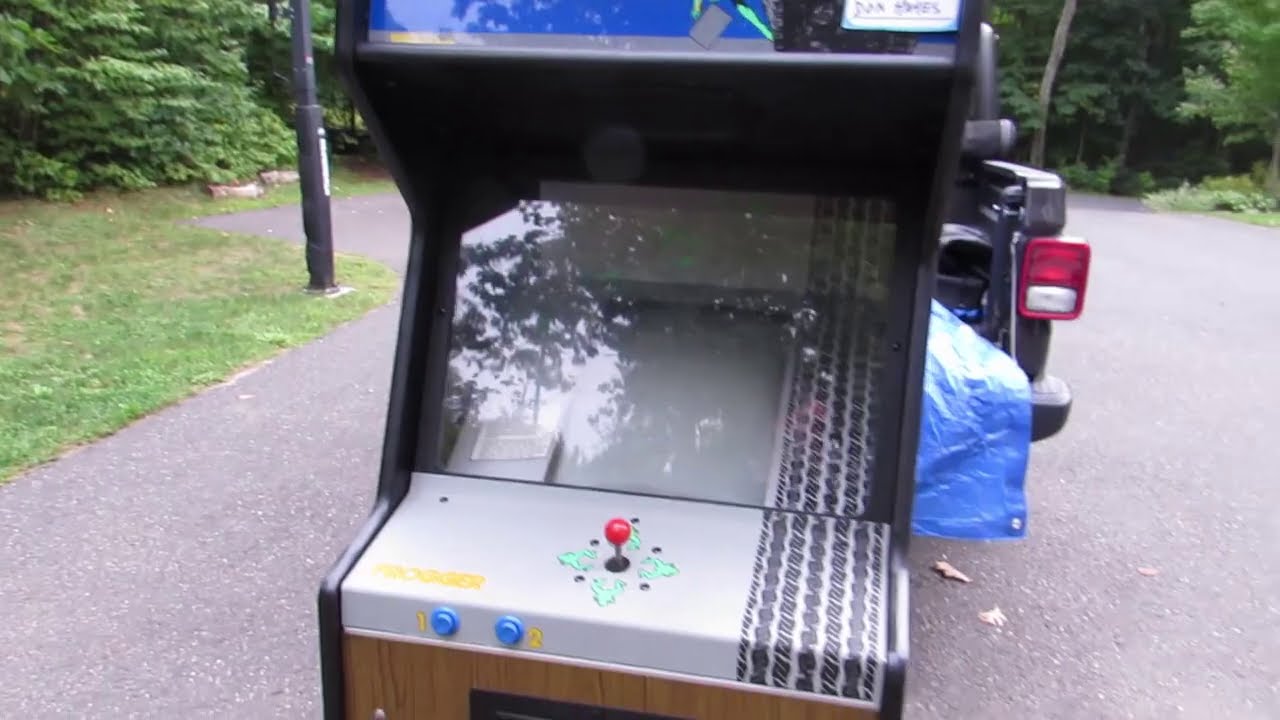 A Trip to John's Arcade! Freeplay Worcester! And a Frogger!