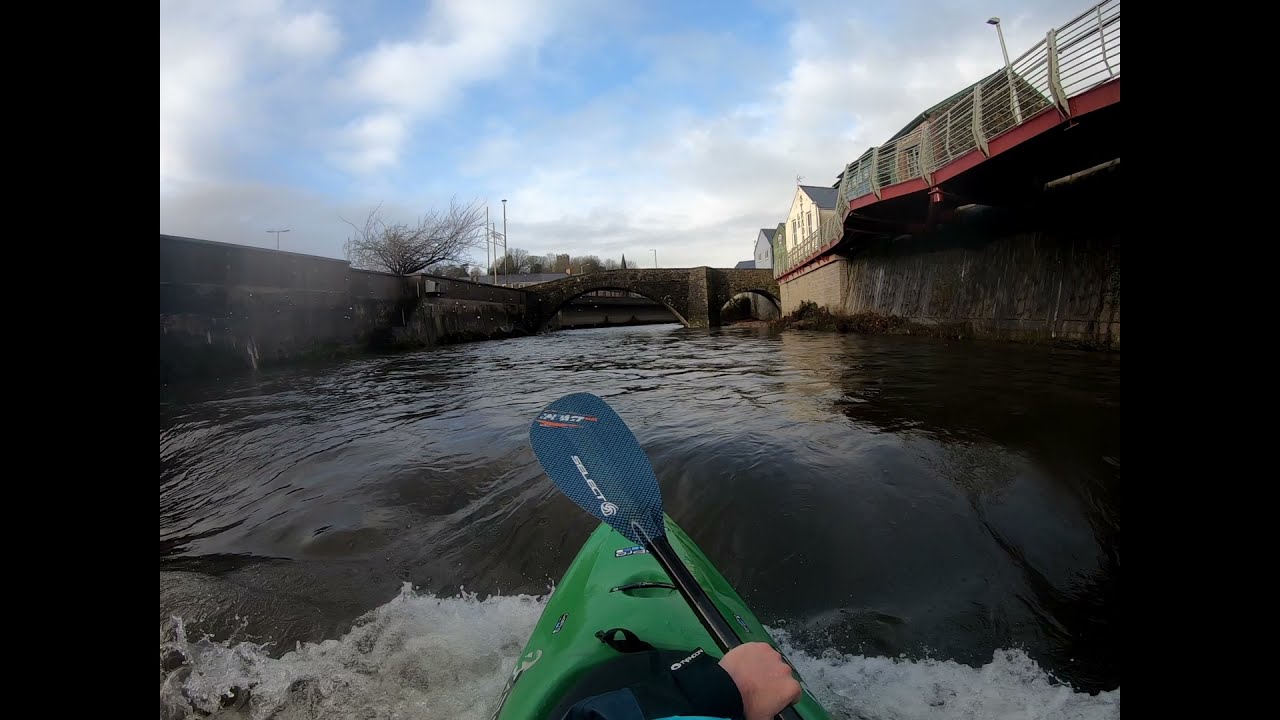 Kayaking Afon Ogmore (SouthWales) @0.77 medium-ish High [Blackmill to Bridgend] Easy G2/3