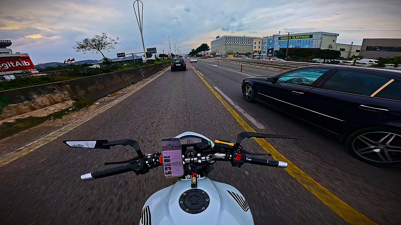 A është motorri zgjidhja më e shpejtë në trafik apo eshte edhe më stresues se makina? #motovlog