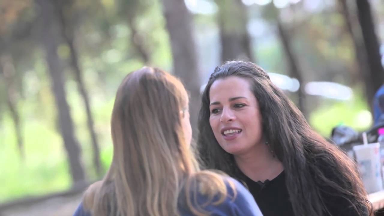 Ά&gamma;&alpha;&mu;&eta; &pi;&rho;&omicron;&sigma;&tau;&alpha;&tau;&epsilon;&upsilon;ό&mu;&epsilon;&nu;&eta; &mu;&eta;&tau;έ&rho;&alpha; &tau;&eta;&sigmaf; &Alpha;&gamma;&kappa;&alpha;&lambda;&iota;ά&sigmaf; &mu;&iota;&lambda;ά&epsilon;&iota; &sigma;&tau;&omicron; mothersblog.gr