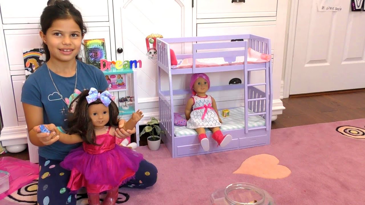 Dolls sleepover - American doll - pretend playing