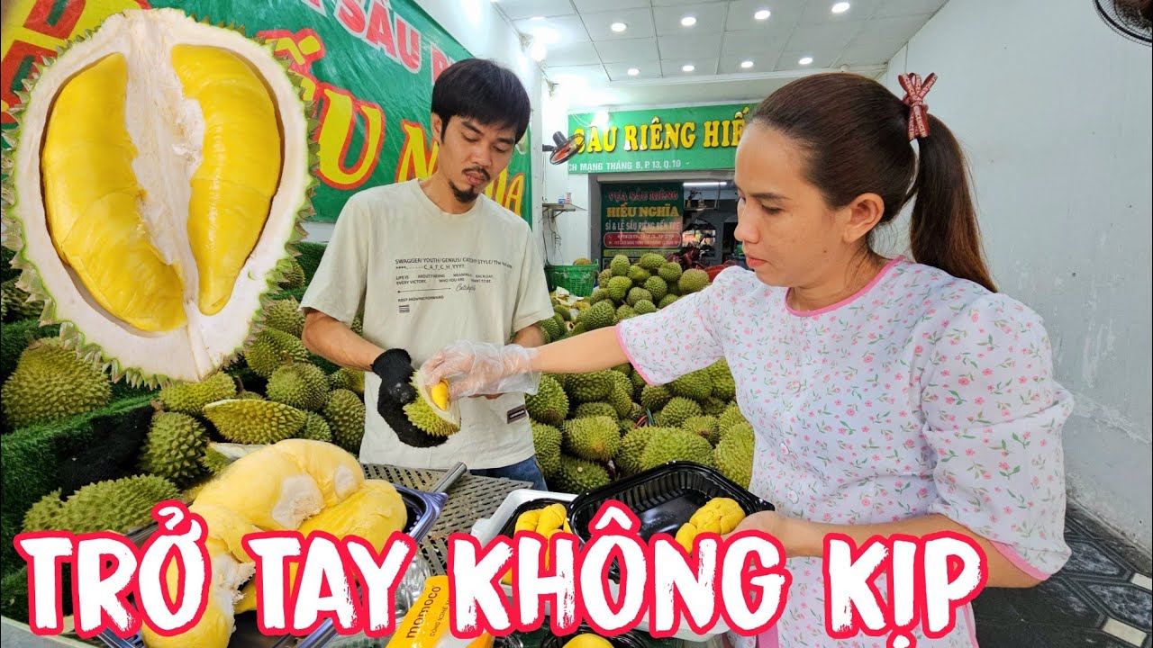 Khách Bất Ngờ Ập Đến Bà Chủ Trở Tay Không Kịp Nhờ Dũng Dê Trợ Giúp Khui Sầu Riêng Đã Tay