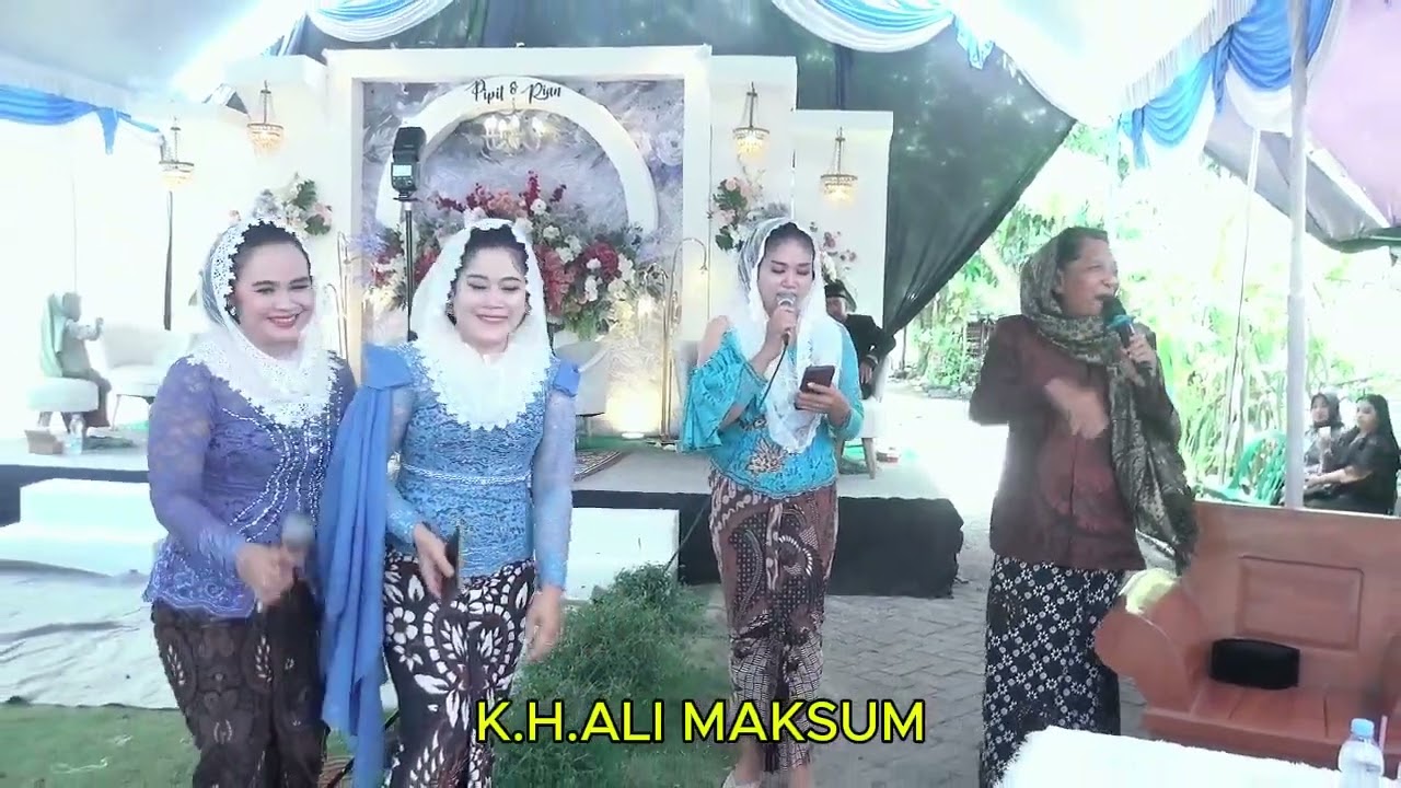 Pengajian lucu.k.h.ali makhsun dari bojonegoro.the wedding of Pipit & rian