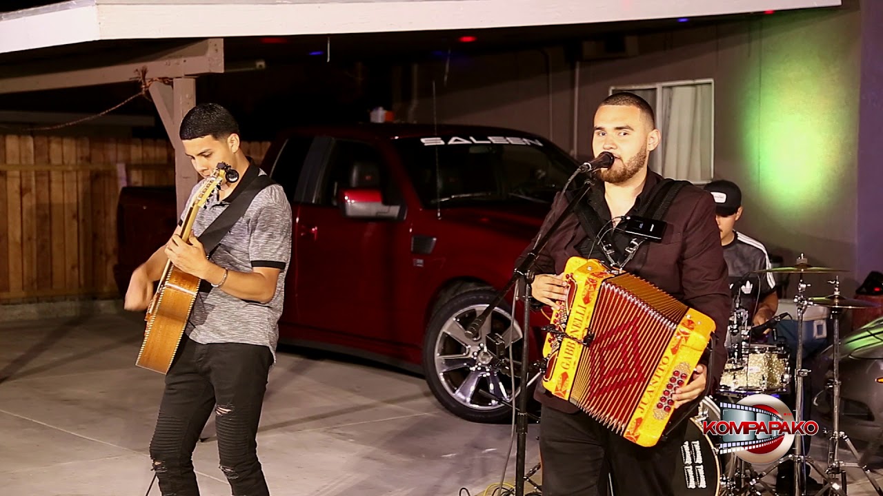 Los Chavalos De California- La 40 [Inedita En Vivo] Corridos 2018