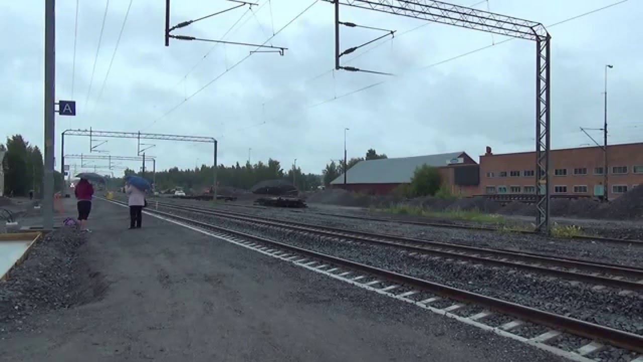 Freight train 5002 passes Lapua station