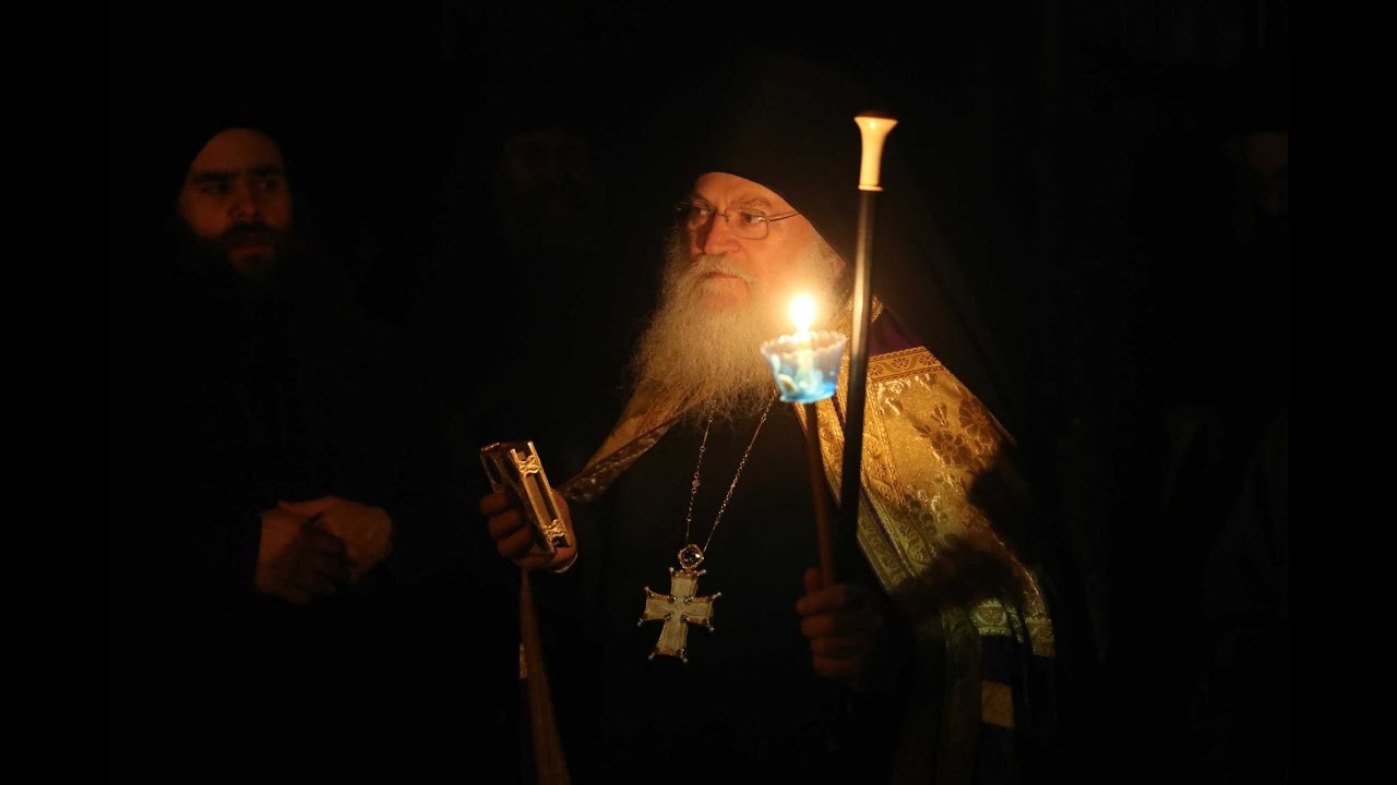 Minunea cu pământul luat de la mormântul Sfântului Paisie Aghioritul din care a crescut un crin