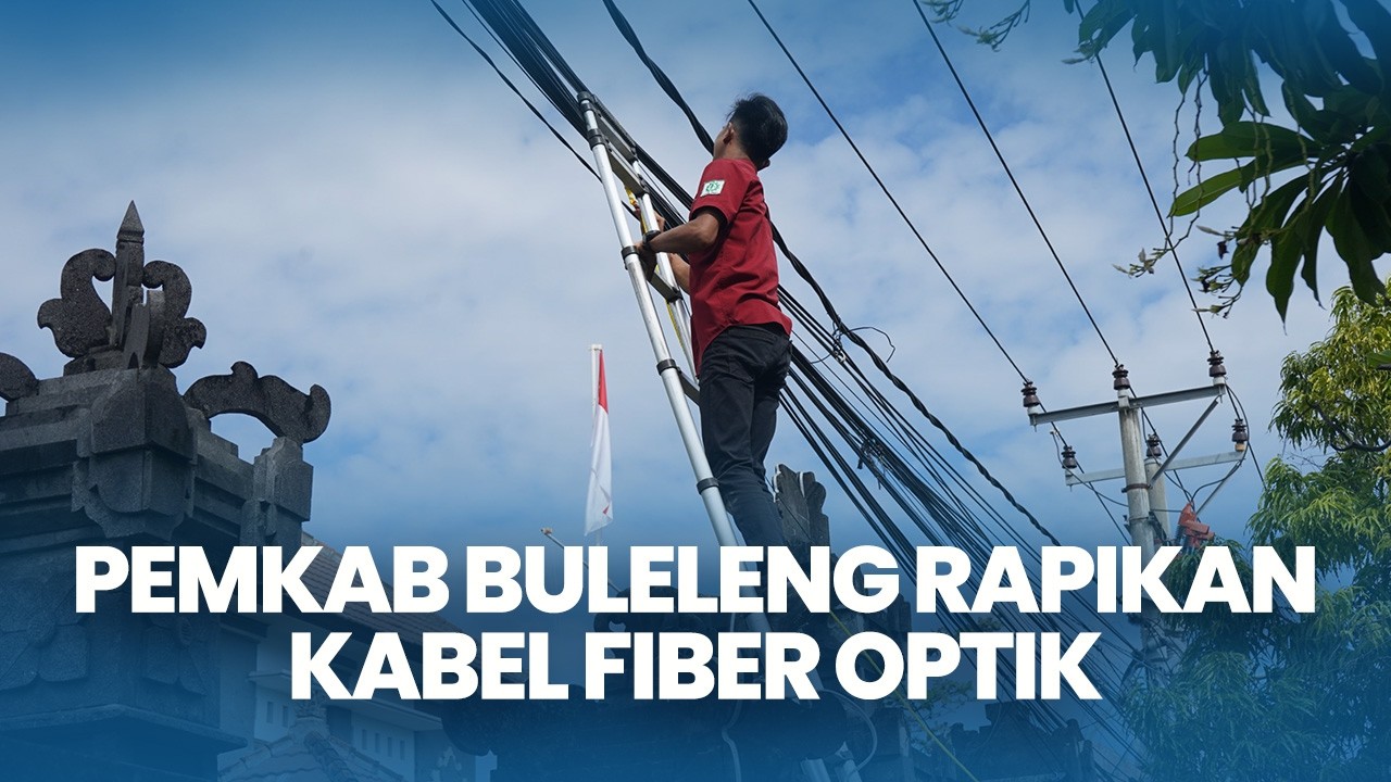 Pemkab Buleleng Bali Mulai Rapikan Kabel Fiber Optik Semrawut di Kota Singaraja