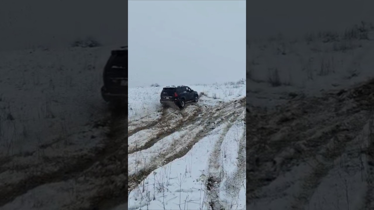Зимняя резина VS Грязевая: Prado и УАЗ штурмуют снежную гору!#shorts #4x4 #offroad #uaz #уаз