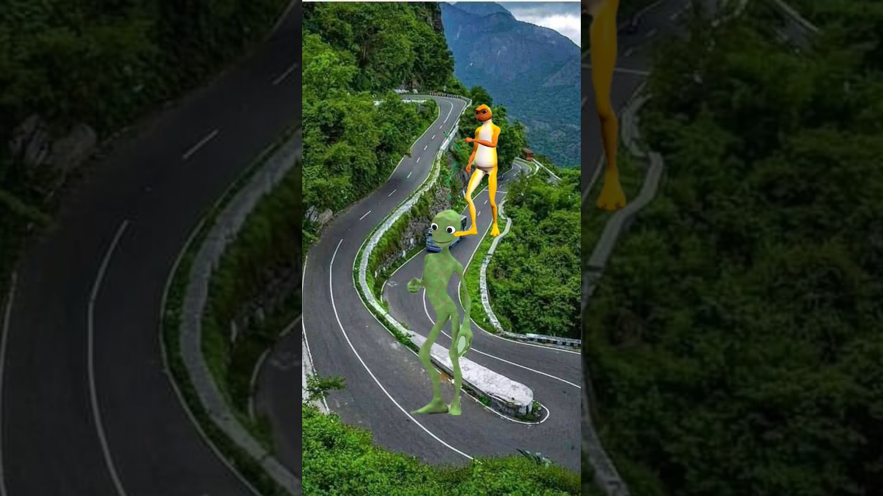 green alien💚 and alina and patila 💛 dance on road #greenalien #patila #road #alina @CRAZYALIANS