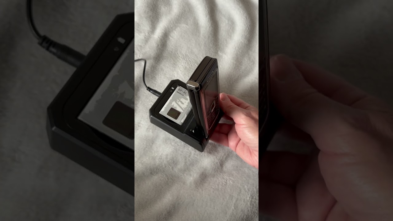 The Nokia E90&rsquo;s charging cradle and spare battery trick! Geeky business fun from times gone by&hellip;