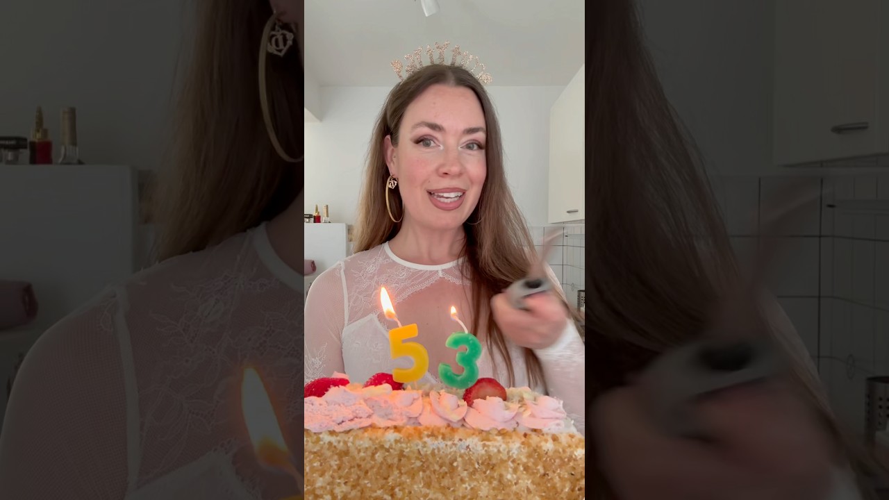 Veel taart voor jullie vandaag lieve allemaal 🍰🧁💋😽 #birthday #jarig #birthdaycake #candles