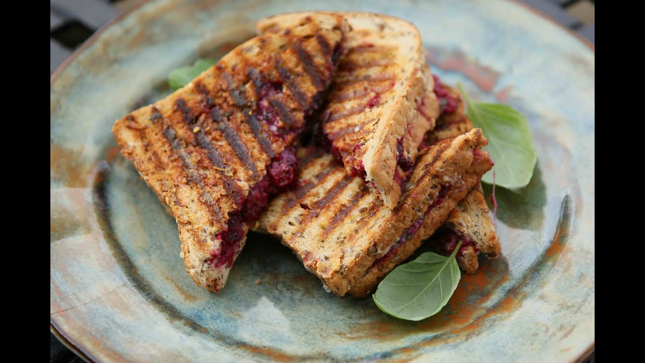 #ad HOW TO: Blackberry and Cheese Toastie with Ian Haste!