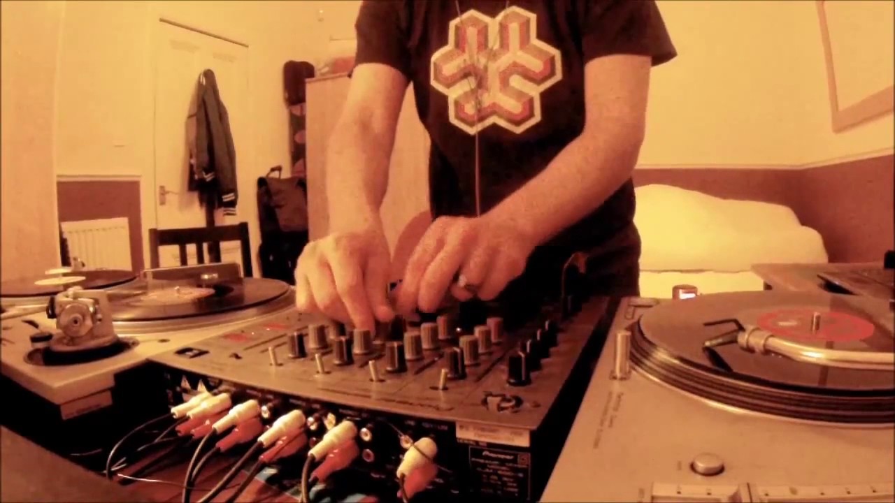 SIGNAL: V1 (3XTECHNICS, PIONEER DJM600)