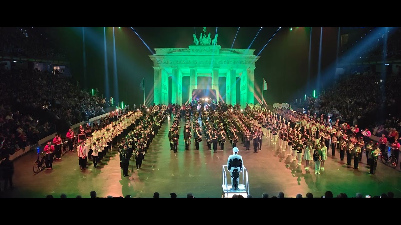 Das Finale des Berlin Military Tattoo 2025 in der Max-Schmeling-Halle 