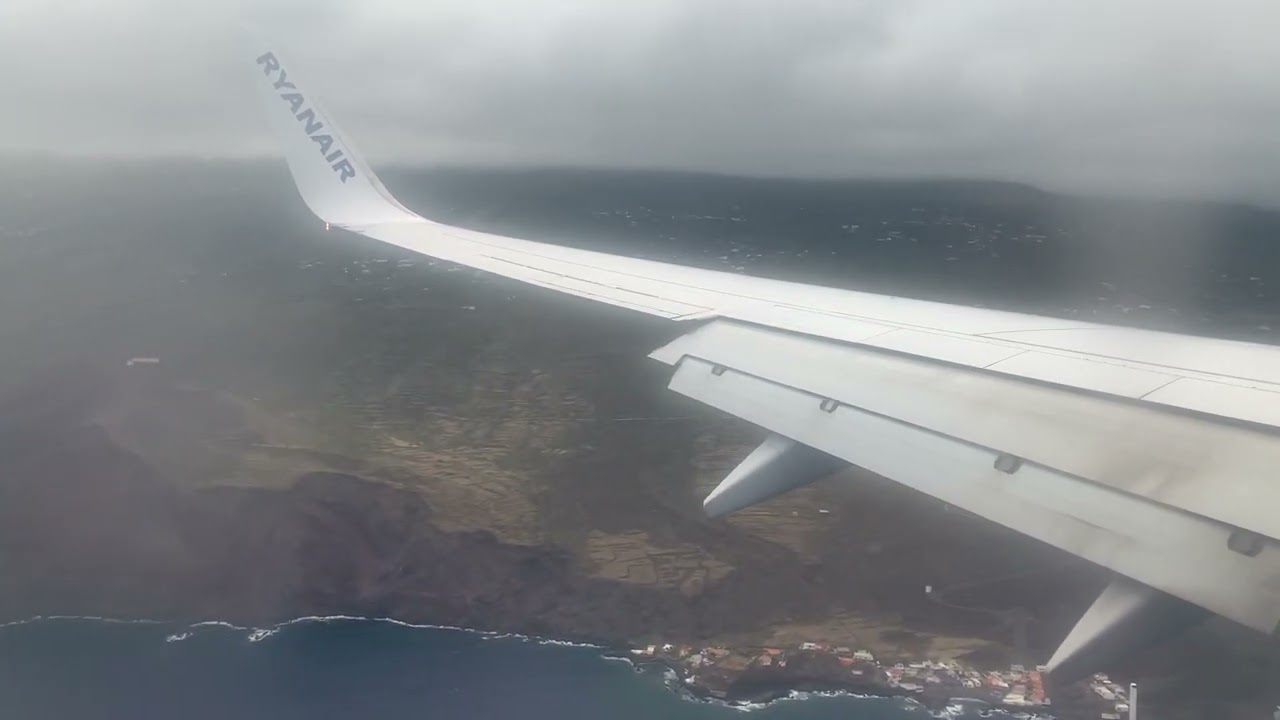 Turbulent Landing La Palma with wing flap vortices