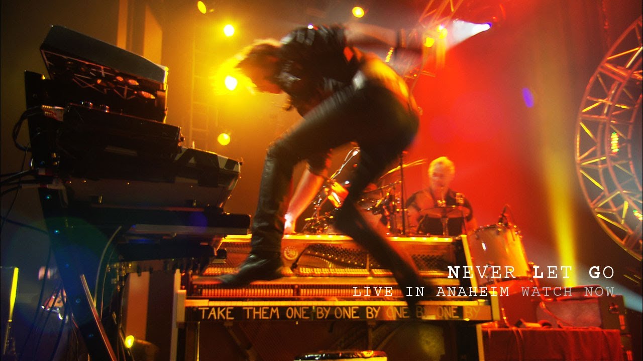 MENEW - Never Let Go - Live in Anaheim