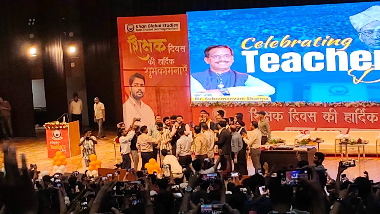 शिक्षक दिवस पे डॉ राधाकृष्णन जी के (नाती ) सुब्रमण्यम जी को सम्मानित करते हुए खान सर