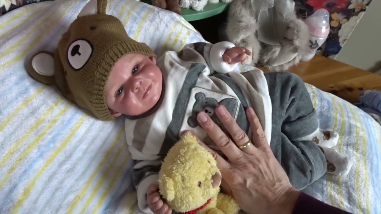 Changing reborn babies Joshua and Stevie in stripes for #bestfriendsclub @RebornHuggles