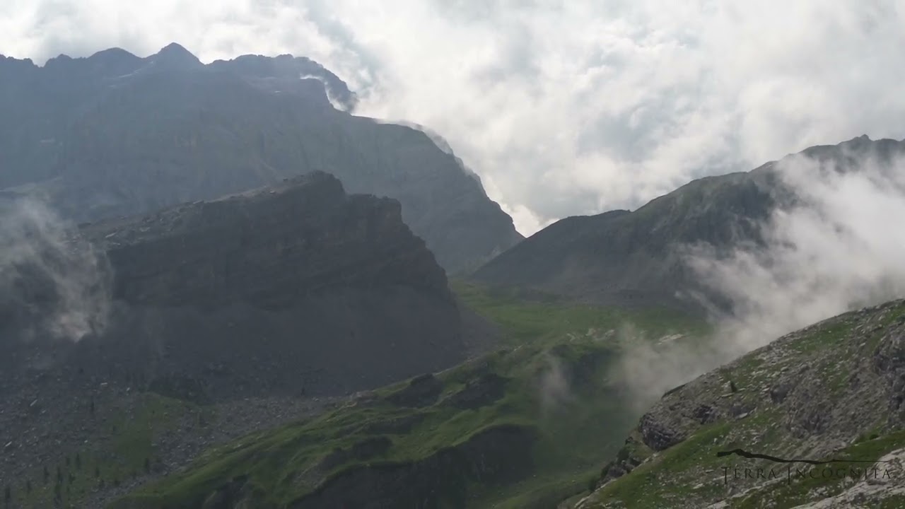 Walking in... Dolomiti del Brenta, Italy - 4K - Music