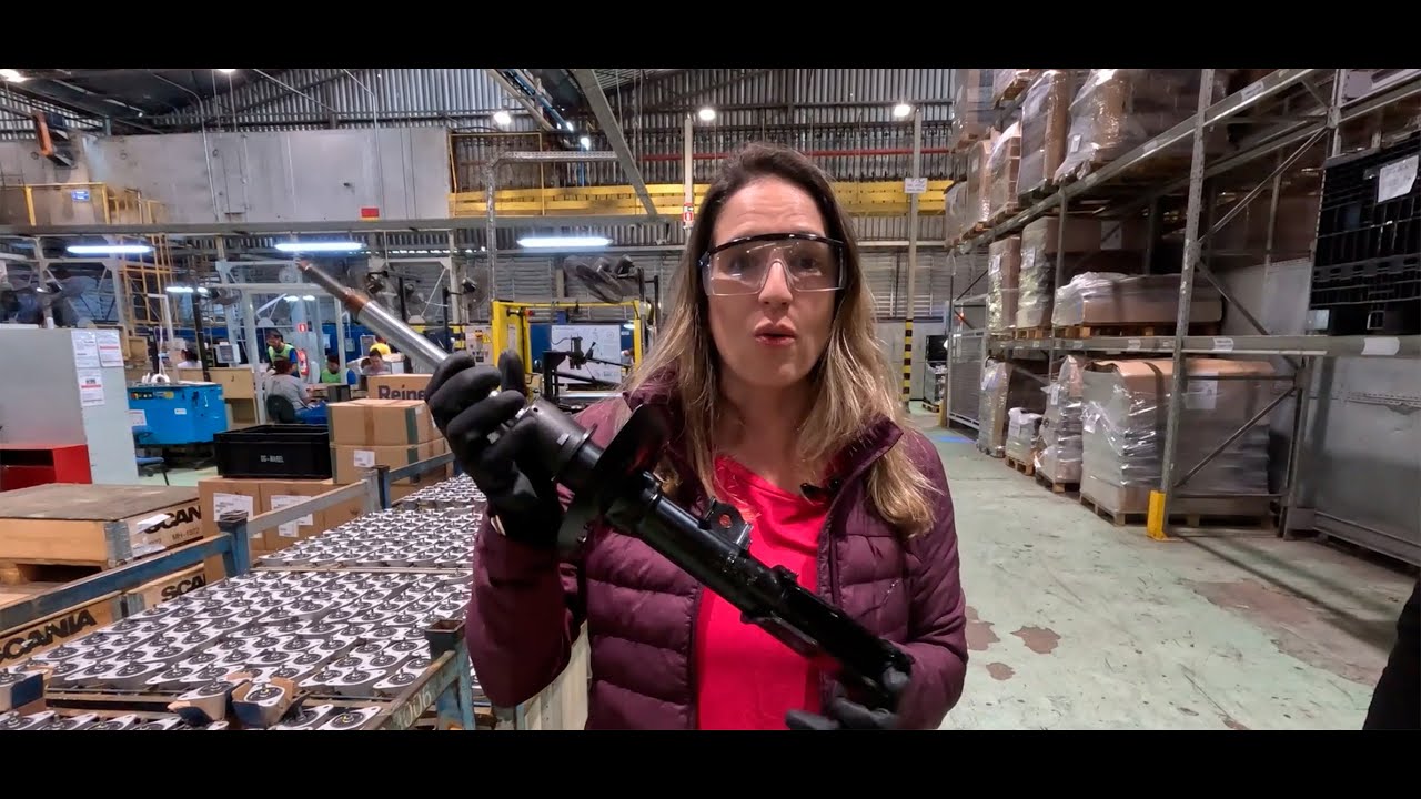 Como é feito um amortecedor? Bia Figueiredo visita a fábrica da Monroe
