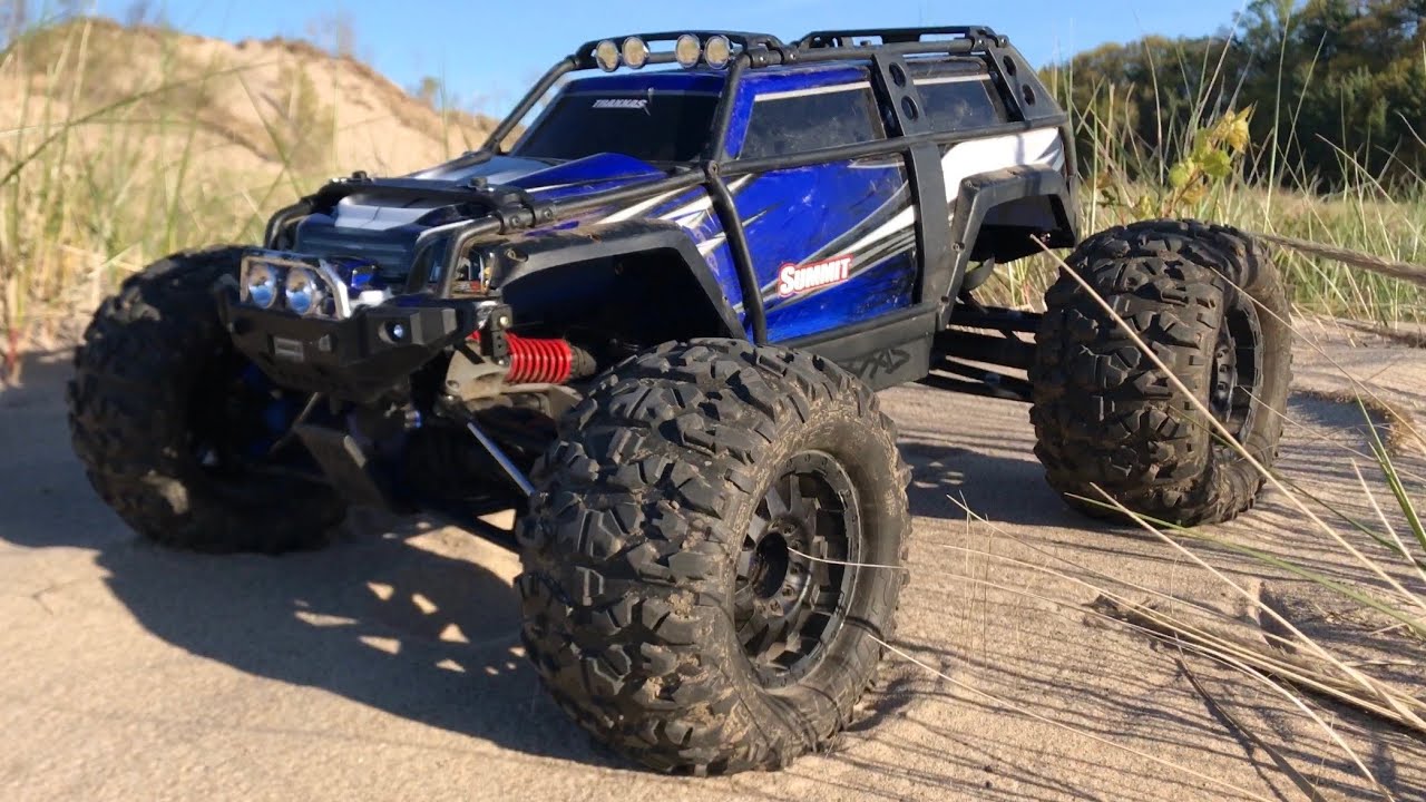 Traxxas Summit 1/10 - SHORT RUNNING VIDEO At The BEACH!!