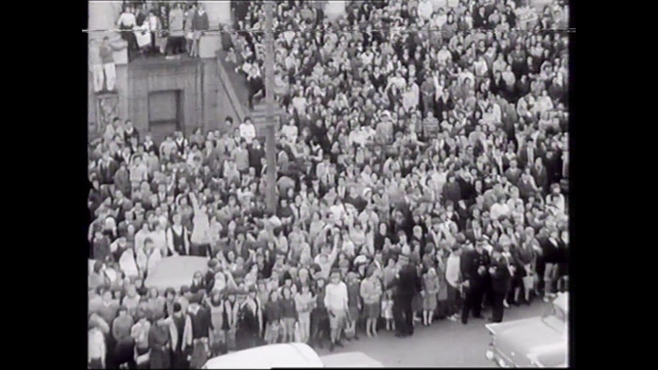 The Beatles, Adelaide 1964. Crowd on North Terrace.