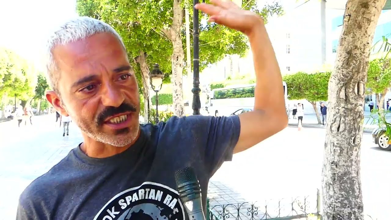 نعيش في إسبانيا نلقى زوجتى  تخدم في الدعا،رة كي شكيت بها رجعوني لتونس و أنا مواطن نظيف