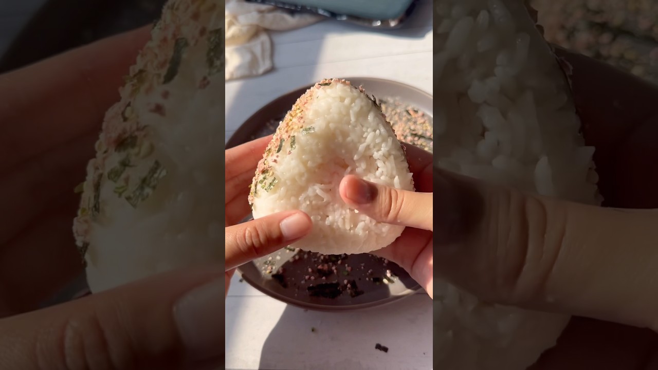 Here&rsquo;s an easy to make an onigiri! So easy anyone can do it!