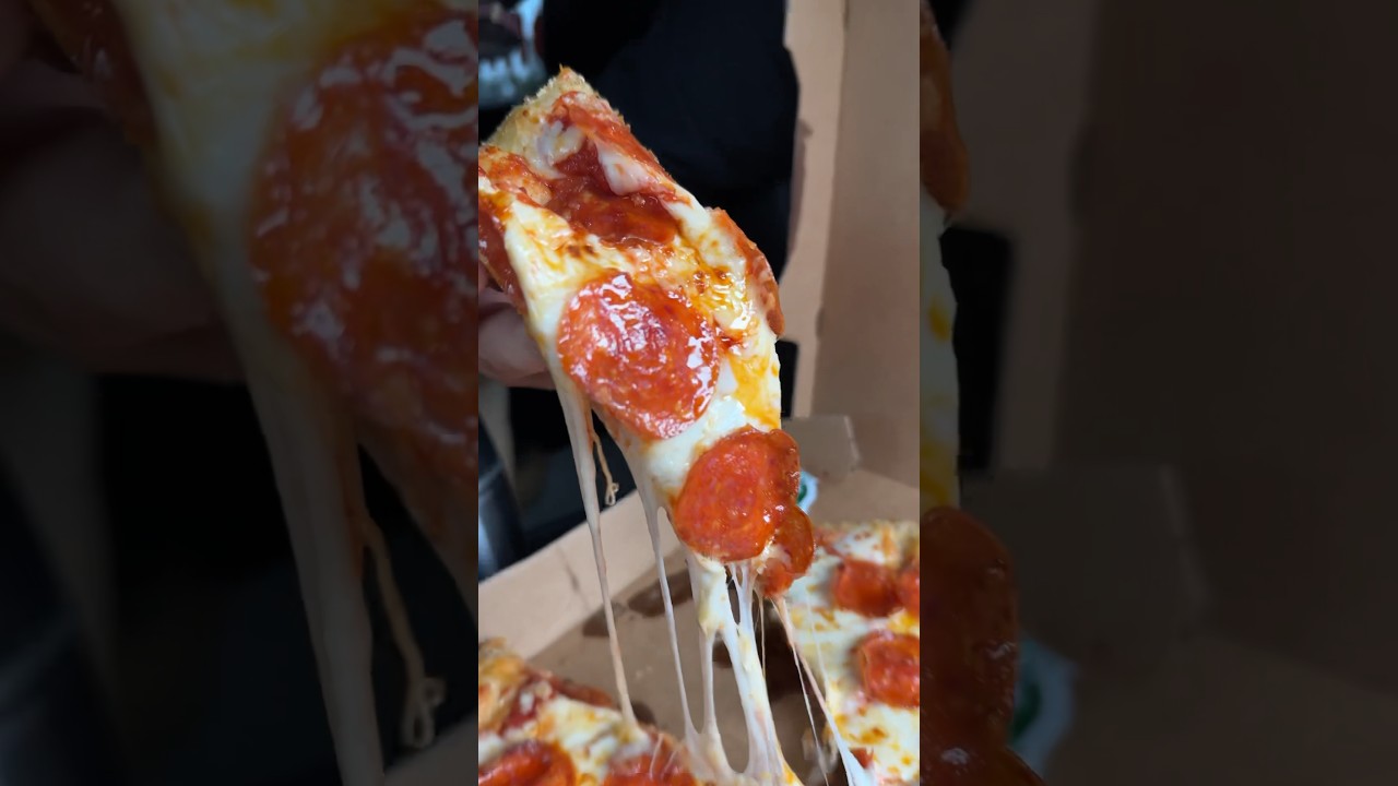 Papa John&rsquo;s Garlic stuffed crust? 👍 or 👎