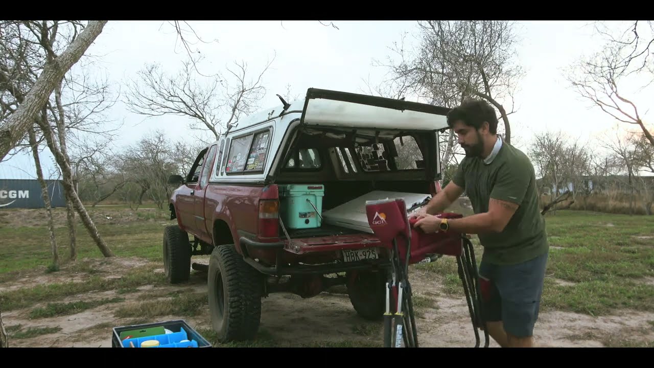 Solo Truck Camping Beach Adventure / Toyota Pickup Hilux Wildernest Camper