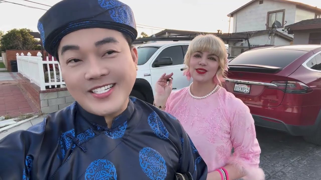 Sơn Trang cùng gia đình cs Khánh Bình mặc áo dài du xuân p2