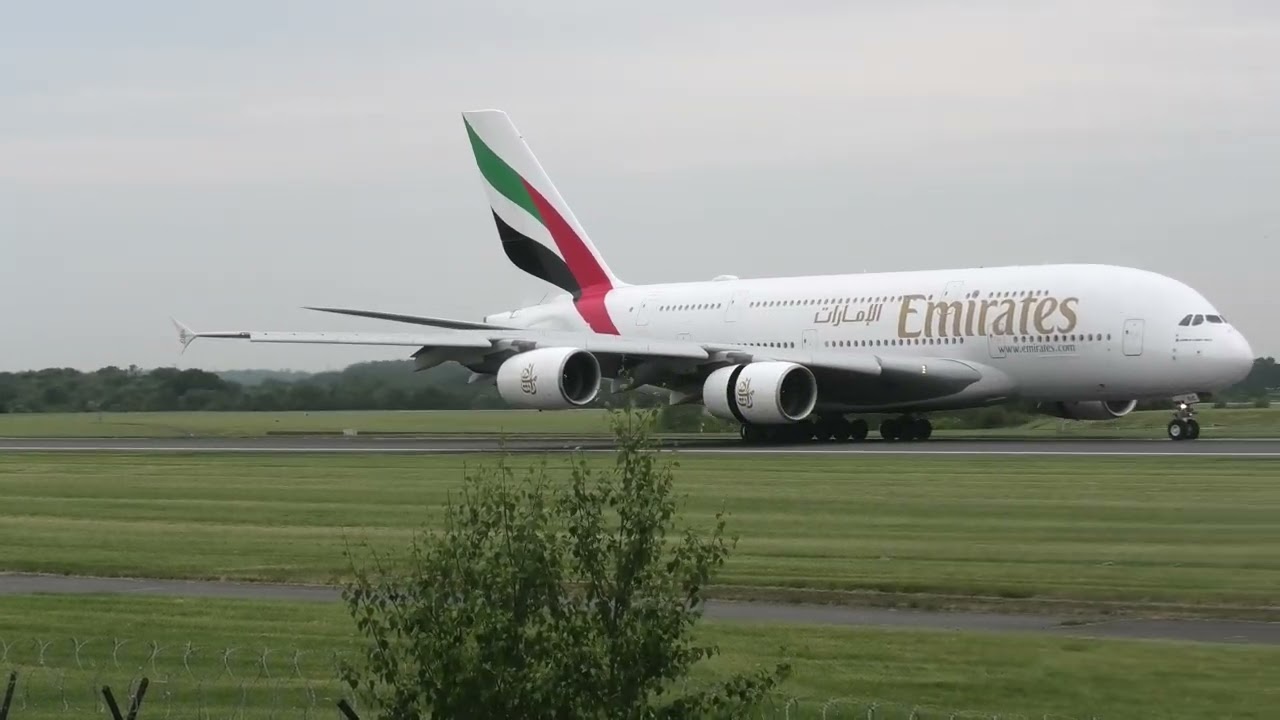 Emirates A380 Full landing
