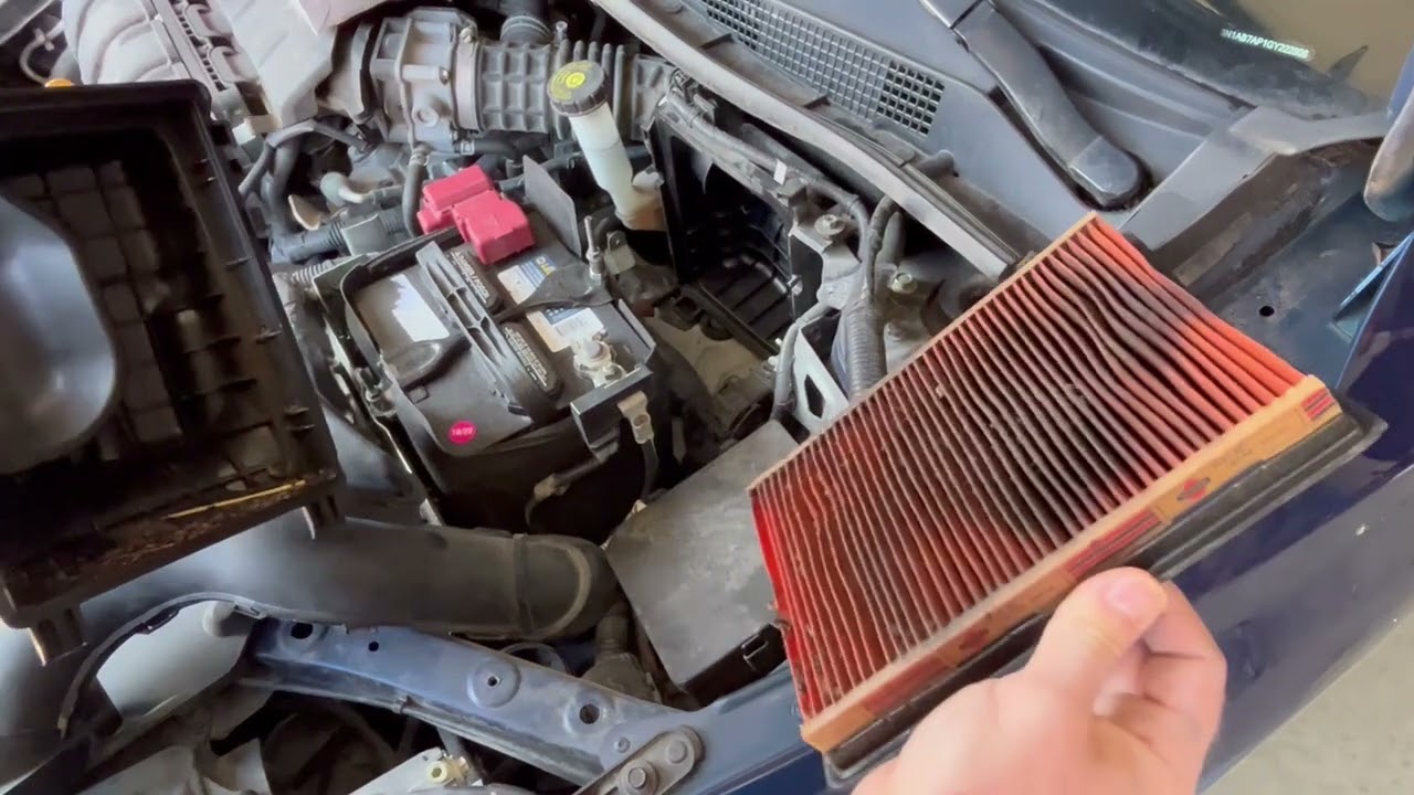 Замена воздушного фильтра Nissan Sentra 2013-2019 своими руками без инструментов, быстрая работа