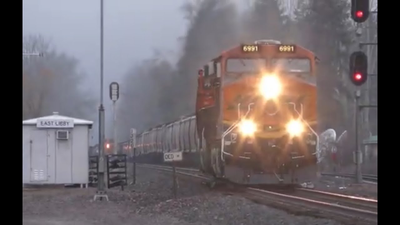 Manifest, Oil Train Meets a Grain Train, and a Late Empire Builder in the Snow4K