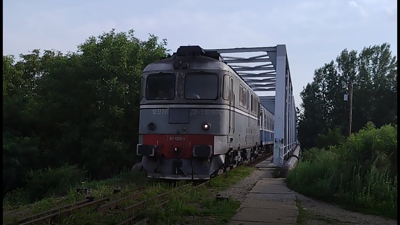 Sulzer 060-DA locomotives with R 4337 in Satu Mare